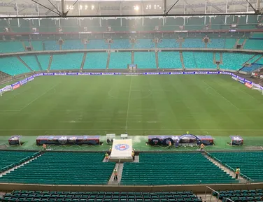 Chuva forte castiga gramado da Fonte Nova antes de jogo do Bahia - Imagem