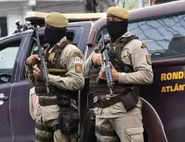 Viatura da PM é atingida por tiros durante incursão no Nordeste de Amaralina - Imagem