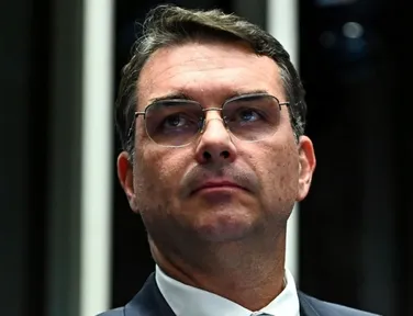 Ala do centrão vê possibilidade de Flávio Bolsonaro desistir de candidatura - Imagem