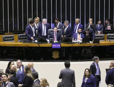 Câmara rejeita mudanças do Senado e aprova PL Antifacção - Imagem