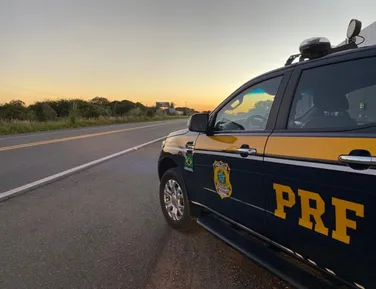 Motociclista morre após batida com carro na BR-324 em Salvador - Imagem