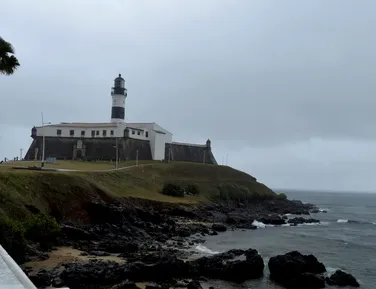 Vídeo: dois homens são presos e ponto de tráfico é desarticulado na Barra - Imagem