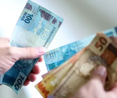 Além do décimo terceiro: veja os direitos e benefícios de fim de ano - Imagem