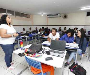 Cidade baiana abre concurso com mil vagas para professores - Imagem