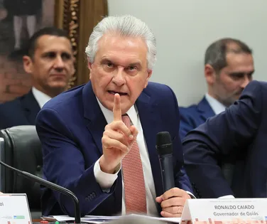 Caiado detona Flávio Bolsonaro: "Não tem vivência nem experiência" - Imagem