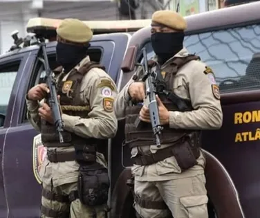 Viatura da PM é atingida por tiros durante incursão no Nordeste de Amaralina - Imagem