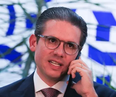 Crise no Congresso: Motta rompe com líder do PT e complica governo - Imagem