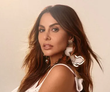 De volta às paradas, Alinne Rosa aposta em hit para o Carnaval - Imagem