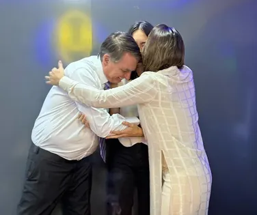 Defesa de Bolsonaro pede autorização para visitas familiares em prisão - Imagem