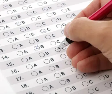 Novo concurso da Caixa oferece 184 vagas com salários de até R$ 15 mil - Imagem