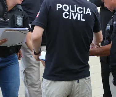 No Carnaval? Dupla é presa por comercializar atestados médicos falsos - Imagem