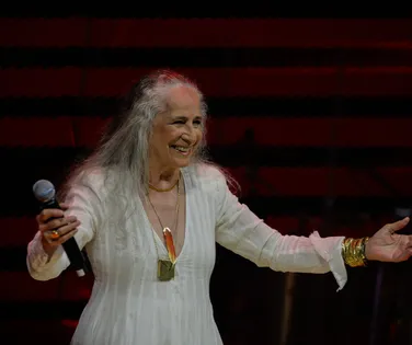 Maria Bethânia: saiba como foi a primeira noite da turnê de 60 anos em Salvador - Imagem
