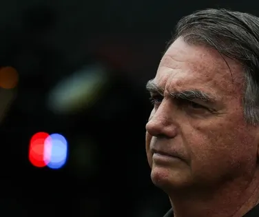 Bolsonaro pede ao STF autorização para cirurgia e prisão domiciliar - Imagem