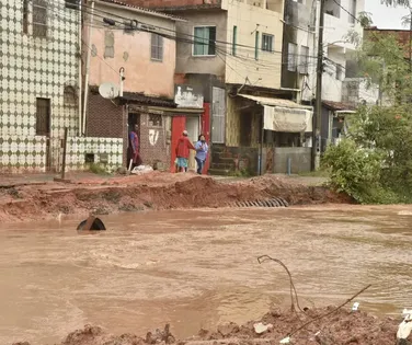 Perdeu tudo com as chuvas? Prefeitura oferece R$ 300 a famílias - Imagem