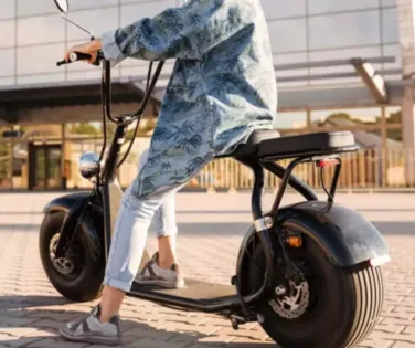 Placa e IPVA: motos elétricas terão novas regras de trânsito para 2026 - Imagem