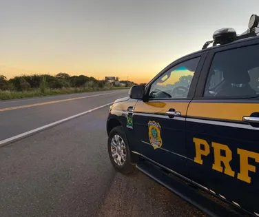 Motociclista morre após batida com carro na BR-324 em Salvador - Imagem