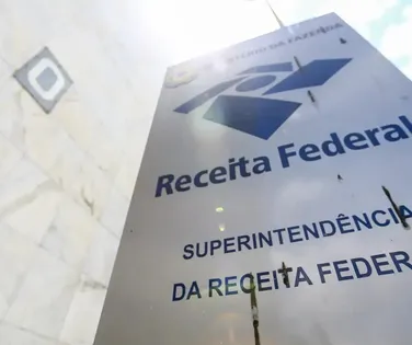 Receita Federal faz alerta sobre cartão de crédito e novas diretrizes - Imagem