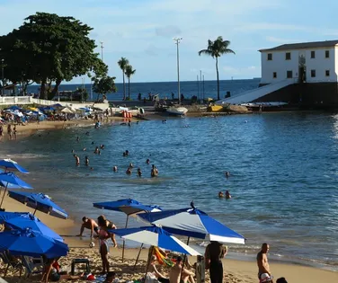 Vai dar praia: previsão aponta fim de semana de sol em Salvador - Imagem