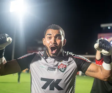 Titular absoluto do Vitória, Lucas Arcanjo vira preocupação - Imagem