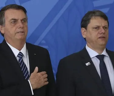 Ungido de Bolsonaro, Tarcísio chama prisão do ex-presidente de injustiça - Imagem