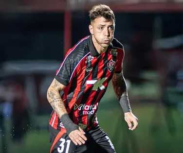 Lesão de Renzo López é séria e fará Vitória se mexer no mercado - Imagem