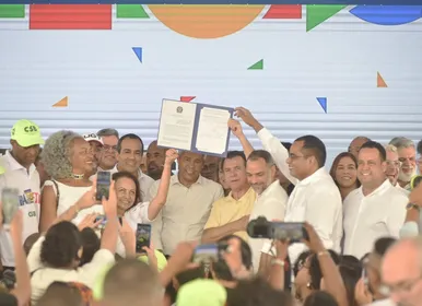 Parceria entre governos garante mais apoio e reforço a ambulantes no Carnaval de Salvador - Imagem