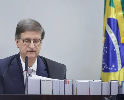 PGR diz que não vê falta grave no caso da arma de Bolsonaro - Imagem