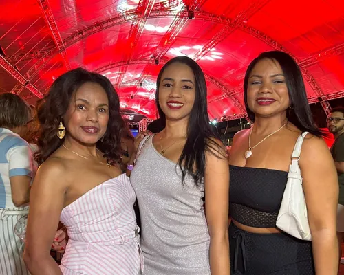 Fãs vibram com Seu Jorge e Jau na Arena A TARDE em noite de festa baiana - Imagem