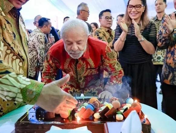 Políticos baianos homenageiam Lula pelos 80 anos - Imagem