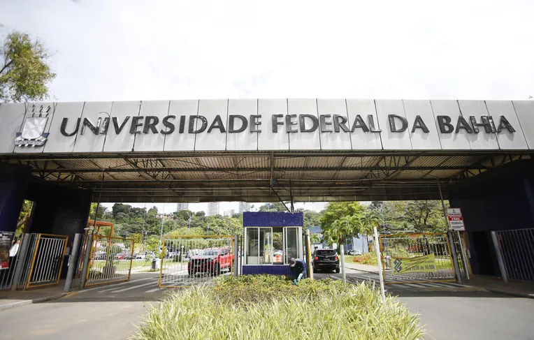 UFBA abre concurso com 37 vagas e salários de mais de R$ 13 mil