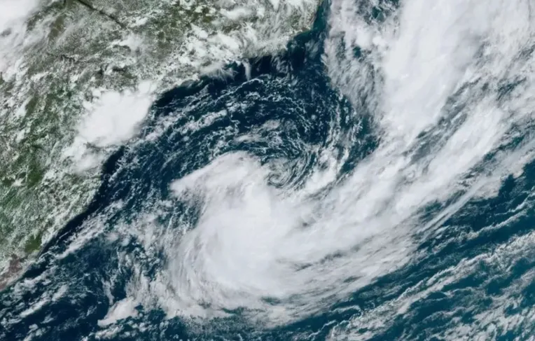 Ciclone extratropical e forte frente fria invadem Brasil nesta semana