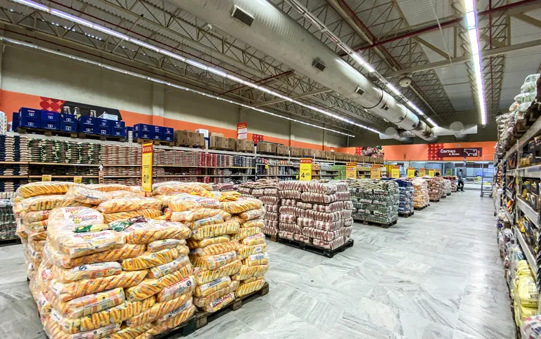 Vigilância Sanitária interditou açougue de grande supermercado brasileiro - Imagem