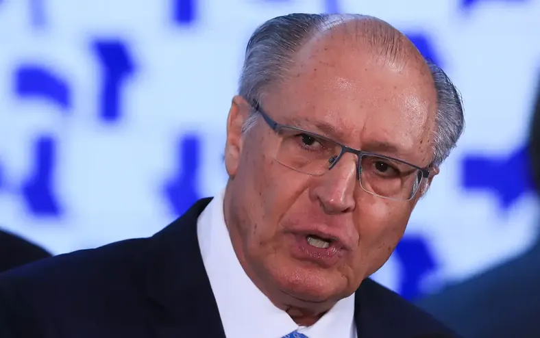 Com Lula fora, Alckmin nomeia novo ministro filiado ao seu partido - Imagem