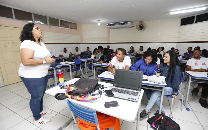 Cidade baiana abre concurso com mil vagas para professores - Imagem