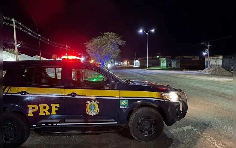 Acidente com morte trava trânsito na BR-110 em São Sebastião do Passé - Imagem