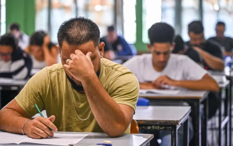 Sefaz abre 60 vagas com salários de até R$ 12,9 mil; veja edital - Imagem
