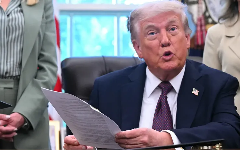 Trump nega doença e culpa aspirina por hematomas: "Saúde perfeita" - Imagem