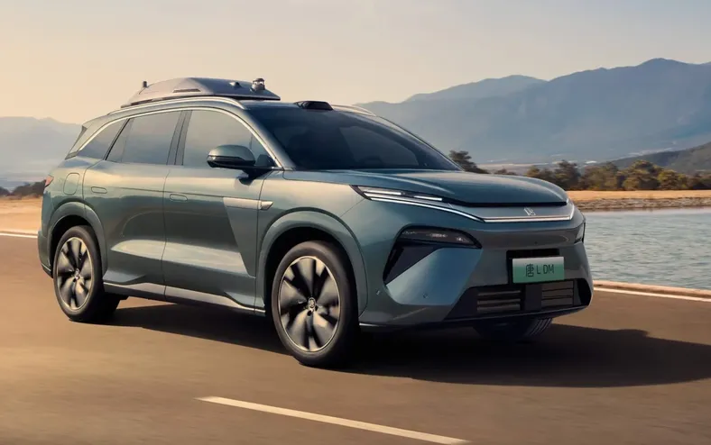 Estaciona sozinho e evita colisão: BYD com drone vem para o Brasil - Imagem