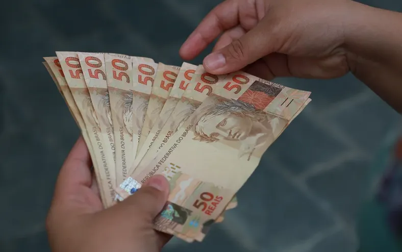 A reforma tributária simplifica no papel, mas pode pesar em seu bolso - Imagem