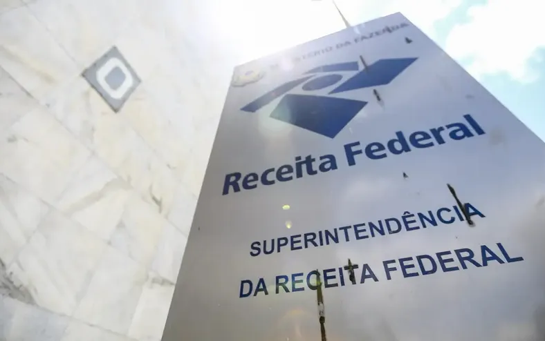 Receita Federal faz alerta sobre cartão de crédito e novas diretrizes - Imagem