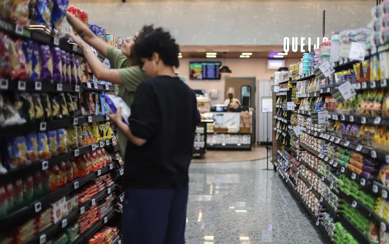 Mercados podem aderir contratação por hora para compensar escala 5x2 - Imagem