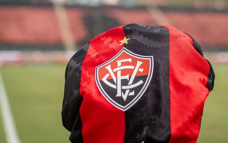 Ex-Vitória faz gol por Seleção e é eleito esportista do ano - Imagem