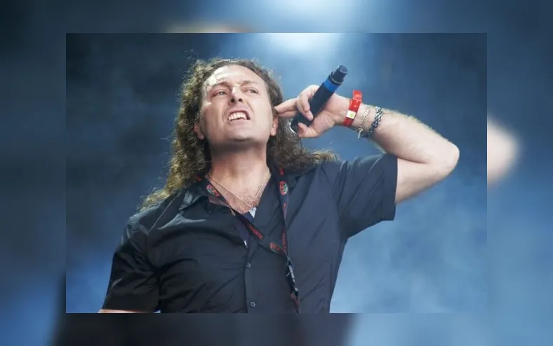 Vocalista do Angra anuncia saída após mais de uma década - Imagem