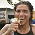 Ana Marcela nada 24km e é heptacampeã da Travessia Mar Grande-Salvador imagem