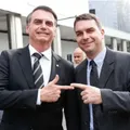 Antes de cirurgia, Bolsonaro escreve carta e confirma pré-candidatura de Flávio imagem