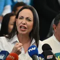 Após queda de Maduro, líder da oposição anuncia retorno à Venezuela imagem