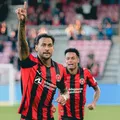 Ex-Bahia faz hat-trick por clube europeu e garante classificação para semifinal imagem
