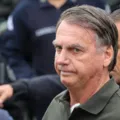 Bolsonaro deixa prisão pela 1ª vez para realizar cirurgia imagem