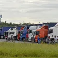 Caminhoneiros articulam nova paralisação no Brasil imagem