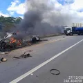Colisão brutal entre carros deixa 10 mortos no extremo sul da Bahia imagem